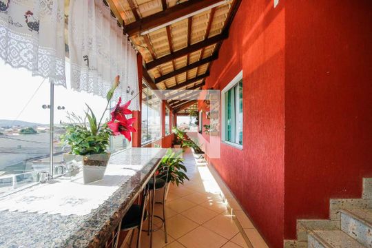 varanda de casa para alugar com 2 quartos, 360m² em Bom Retiro, Betim