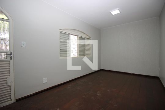 Casa para alugar com 2 quartos, 74m² em Taguatinga Sul, Brasília