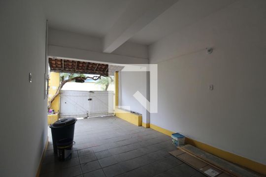 Garagem de casa à venda com 3 quartos, 200m² em Tanque, Rio de Janeiro