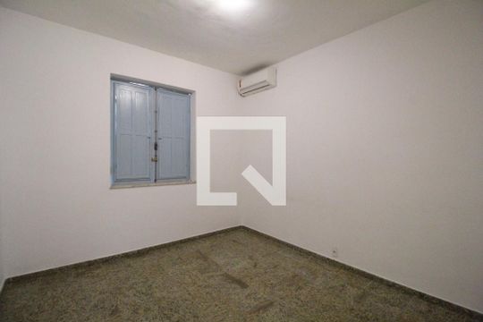 Quarto 2 de casa à venda com 3 quartos, 200m² em Tanque, Rio de Janeiro