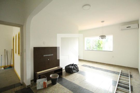 Sala de casa à venda com 3 quartos, 200m² em Tanque, Rio de Janeiro
