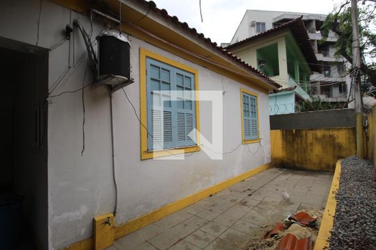 Frente da casa de casa à venda com 3 quartos, 200m² em Tanque, Rio de Janeiro