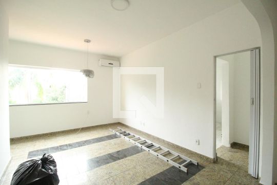 Sala de casa à venda com 3 quartos, 200m² em Tanque, Rio de Janeiro
