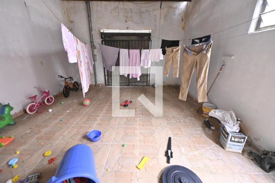 Garagem de casa à venda com 3 quartos, 80m² em Parque Santa Rita, Goiânia