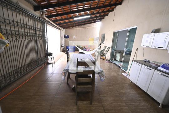 Garagem de casa à venda com 3 quartos, 80m² em Parque Santa Rita, Goiânia