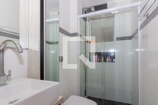 Banheiro de apartamento à venda com 4 quartos, 128m² em Vila Ipiranga, Porto Alegre