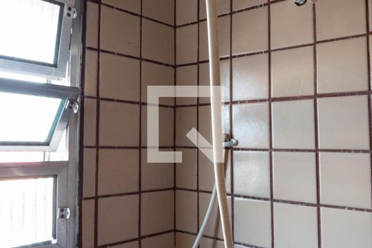 Banheiro de apartamento para alugar com 1 quarto, 42m² em Jardim Três Marias, São Paulo
