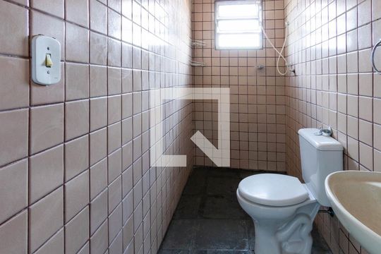 Banheiro de apartamento para alugar com 1 quarto, 42m² em Jardim Três Marias, São Paulo