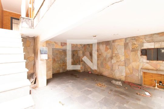 Garagem de casa à venda com 3 quartos, 200m² em Vila Romero, São Paulo
