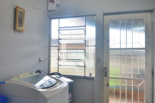 Área de serviço de casa à venda com 2 quartos, 300m² em Olaria, Canoas