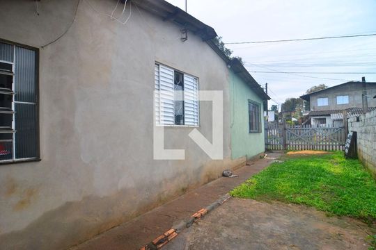 Pátio de casa à venda com 2 quartos, 300m² em Olaria, Canoas