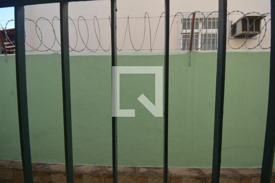 Vista do Quarto 2 de casa à venda com 3 quartos, 220m² em Vila Kosmos, Rio de Janeiro