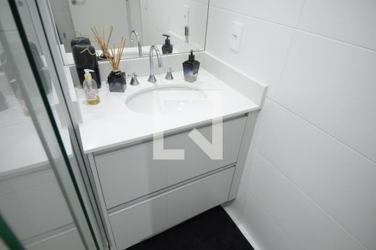 Banheiro de kitnet/studio para alugar com 1 quarto, 24m² em Vila Mariana, São Paulo