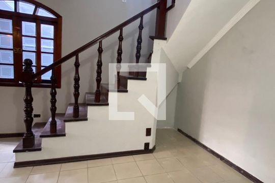 Sala de casa à venda com 3 quartos, 250m² em Bussocaba, Osasco