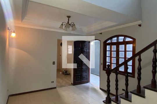 Sala de casa à venda com 3 quartos, 250m² em Bussocaba, Osasco