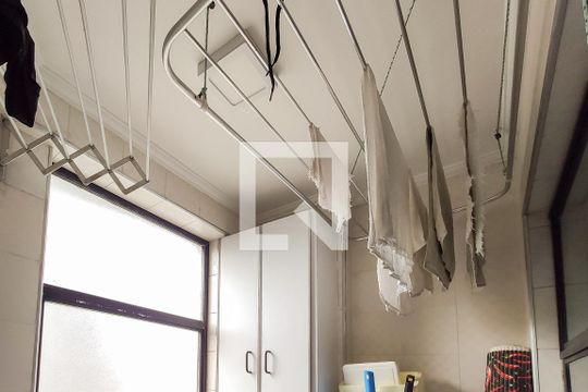 Detalhe da área de serviço de apartamento para alugar com 2 quartos, 66m² em Jardim Las Palmas, Guarujá
