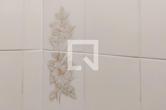 Banheiro de apartamento para alugar com 2 quartos, 66m² em Jardim Las Palmas, Guarujá
