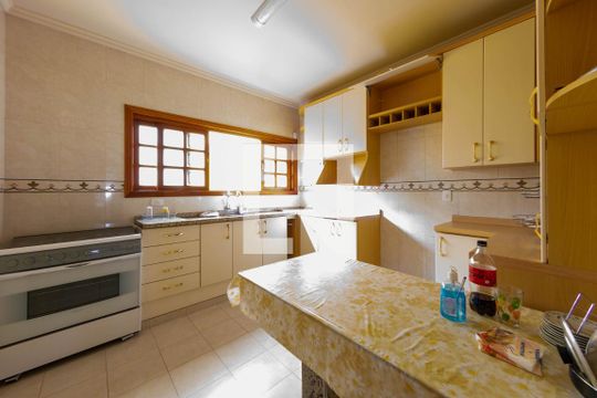 Casa à venda com 4 quartos, 227m² em Vila Cleonice, São Paulo