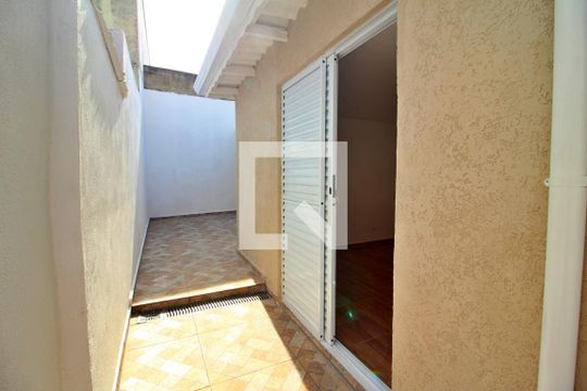 Corredor de casa para alugar com 3 quartos, 130m² em Vila Pinheirinho, Santo André