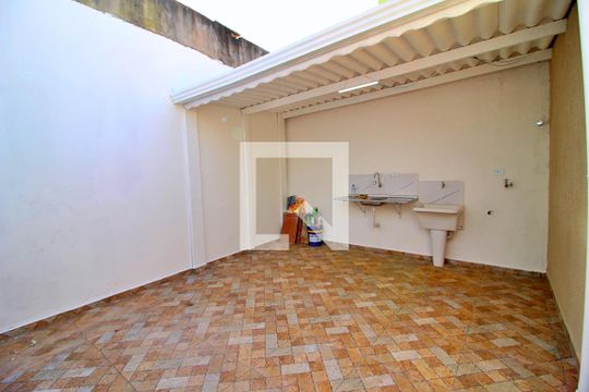Área de Serviço de casa para alugar com 3 quartos, 130m² em Vila Pinheirinho, Santo André