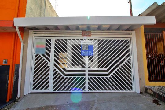 Casa para alugar com 3 quartos, 130m² em Vila Pinheirinho, Santo André