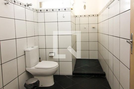Banheiro de apartamento para alugar com 2 quartos, 85m² em Azenha, Porto Alegre
