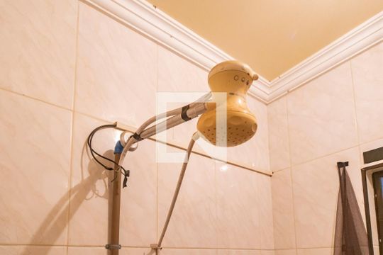 Chuveiro de casa à venda com 3 quartos, 326m² em Utinga, Santo André