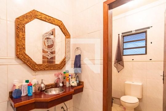 Lavabo de casa à venda com 3 quartos, 326m² em Utinga, Santo André