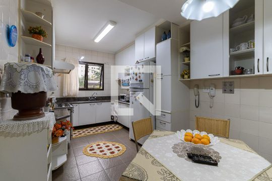 Cozinha  de apartamento para alugar com 3 quartos, 134m² em Saúde, São Paulo