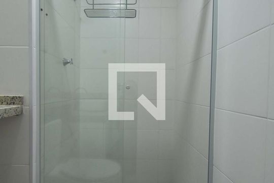 Banheiro  de apartamento à venda com 1 quarto, 28m² em Jardim Caravelas, São Paulo