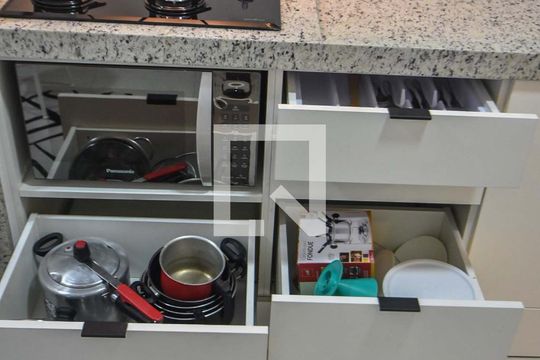 Cozinha  de apartamento à venda com 1 quarto, 28m² em Jardim Caravelas, São Paulo