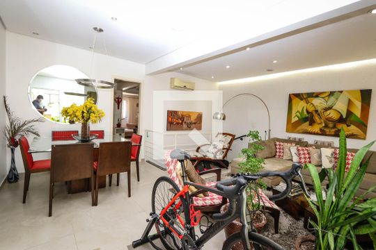Sala de casa de condomínio para alugar com 3 quartos, 106m² em Vila Andrade, São Paulo