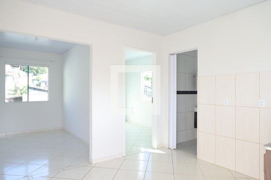 Apartamento para alugar com 1 quarto, 45m² em Cachoeira do Bom Jesus, Florianópolis