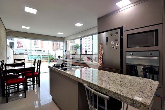 Cozinha de apartamento à venda com 2 quartos, 138m² em Vila Valparaiso, Santo André