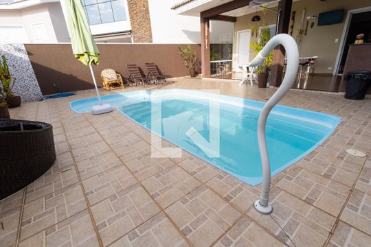 Piscina de casa de condomínio à venda com 3 quartos, 300m² em Parque Residencial Eloy Chaves, Jundiaí