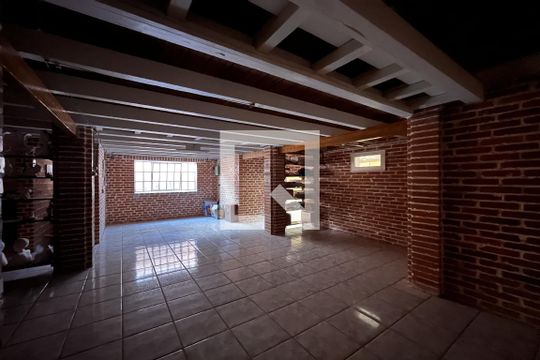Porão de casa à venda com 4 quartos, 1950m² em Cristal, Porto Alegre