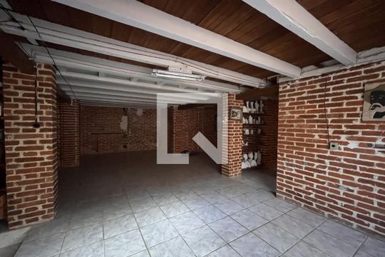 Porão de casa à venda com 4 quartos, 1950m² em Cristal, Porto Alegre