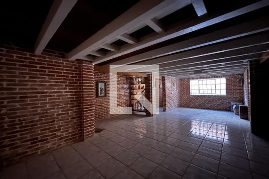 Porão de casa à venda com 4 quartos, 1950m² em Cristal, Porto Alegre
