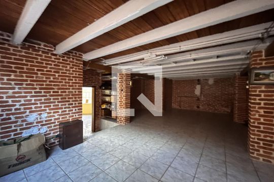 Porão de casa à venda com 4 quartos, 1950m² em Cristal, Porto Alegre