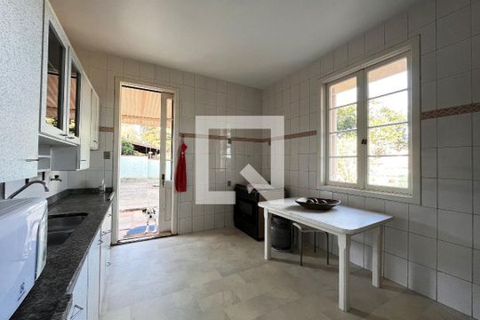 Cozinha de casa à venda com 4 quartos, 1950m² em Cristal, Porto Alegre