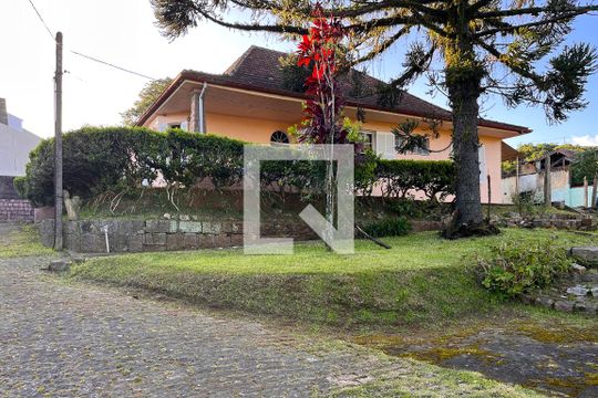 Fachada de casa à venda com 4 quartos, 1950m² em Cristal, Porto Alegre
