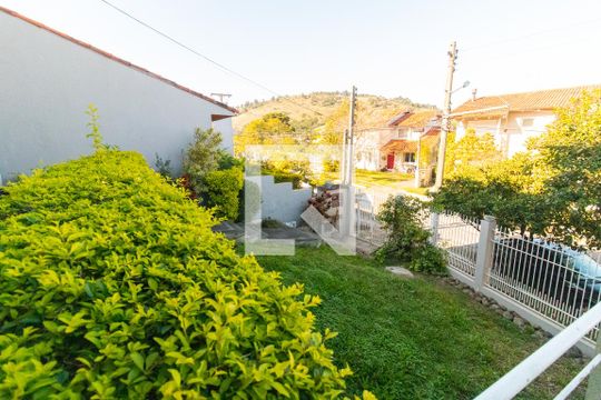 Fachada de casa de condomínio à venda com 5 quartos, 340m² em Espírito Santo, Porto Alegre