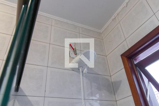 Banheiro de casa de condomínio à venda com 5 quartos, 340m² em Espírito Santo, Porto Alegre