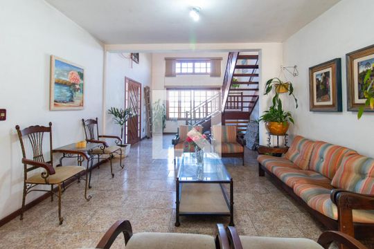 Sala de casa de condomínio para alugar com 5 quartos, 340m² em Espírito Santo, Porto Alegre