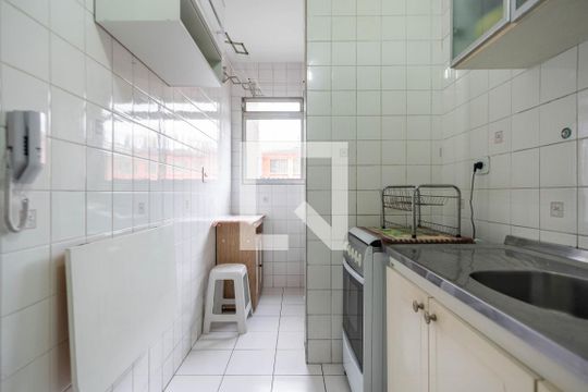 Cozinha de apartamento para alugar com 2 quartos, 50m² em Vila Primavera, São Paulo