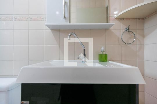 Banheiro de apartamento para alugar com 2 quartos, 50m² em Vila Primavera, São Paulo