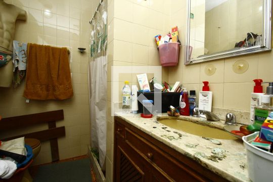 Banheiro da Suíte de apartamento à venda com 4 quartos, 166m² em Flamengo, Rio de Janeiro