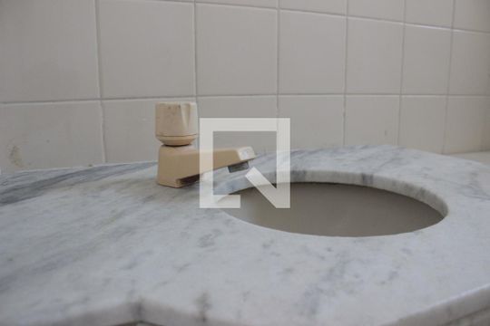 Banheiro de apartamento para alugar com 1 quarto, 40m² em Freguesia (jacarepaguá), Rio de Janeiro