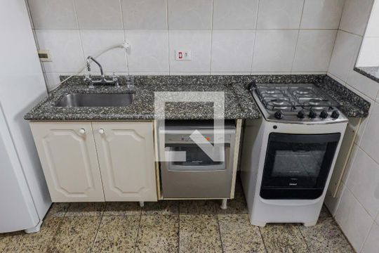 Cozinha de apartamento para alugar com 2 quartos, 100m² em Paraíso, São Paulo