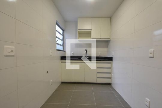 Cozinha  de apartamento para alugar com 2 quartos, 59m² em Jardim Dom Bosco, São Paulo